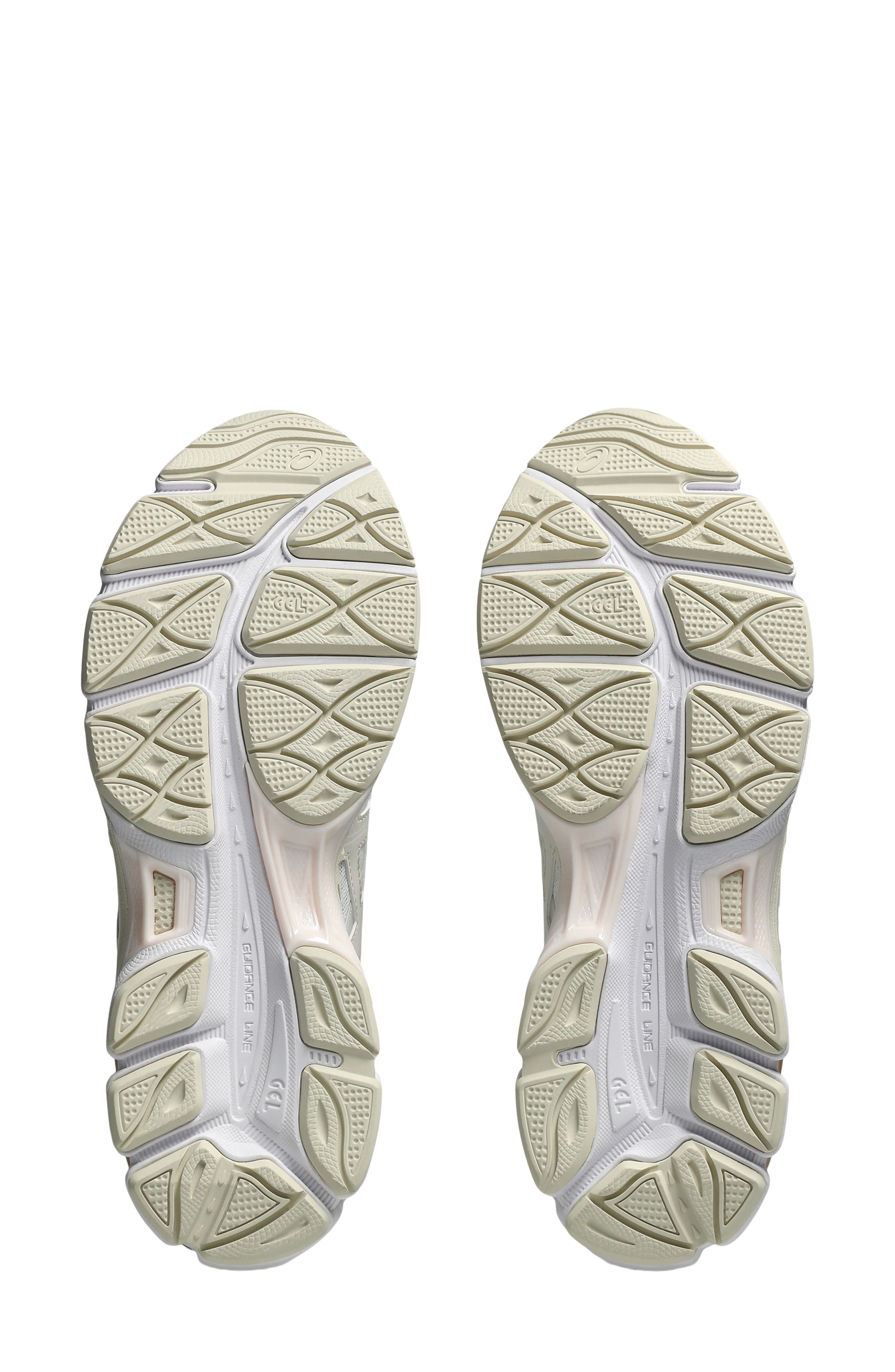 ASICS<sup>®</sup> Gender Inclusive GEL-CUMULUS<sup>®</sup> 16 Sneaker, Alternate, color, White/ Cream