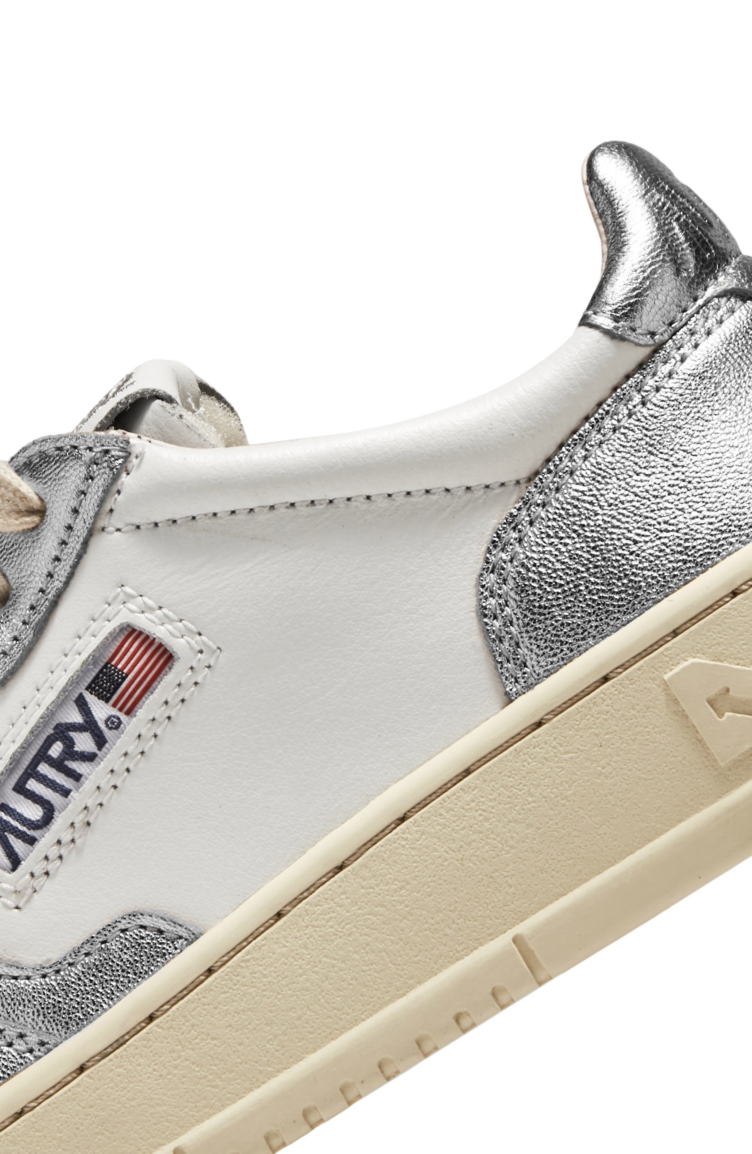 AUTRY Medalist Low Top Sneaker, Alternate, color, Leather White/ Silver
