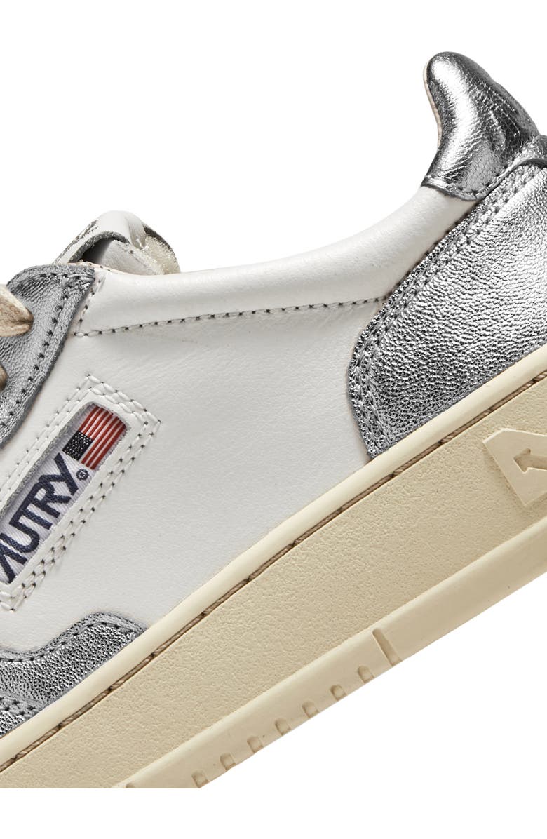 AUTRY Medalist Low Top Sneaker, Alternate, color, Leather White/ Silver