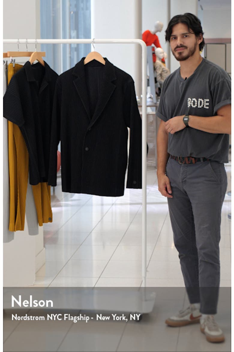Men's Basics Pleated Blazer video