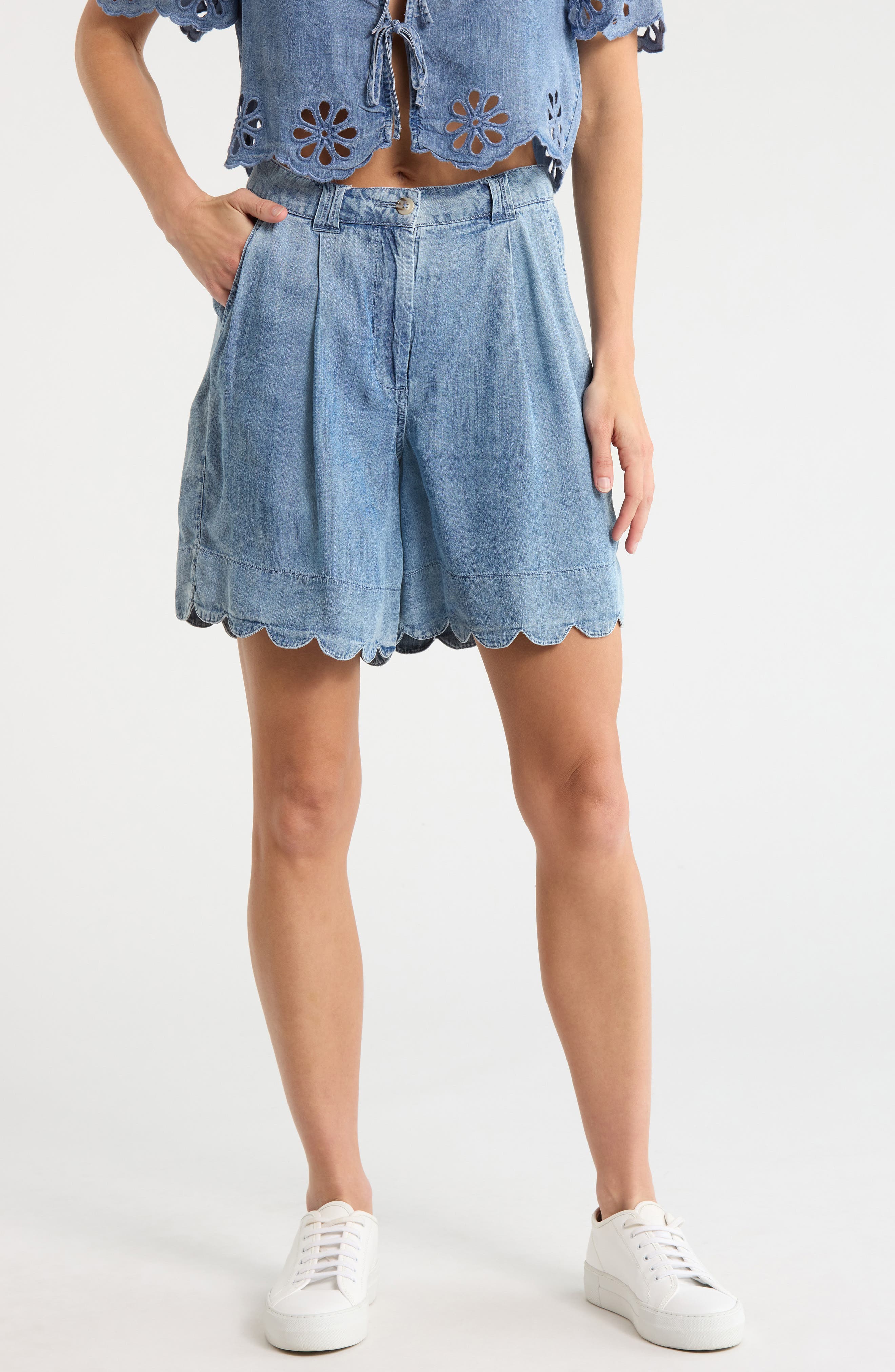ELIE ELIE TAHARI Chambray Scallop Hem Shorts