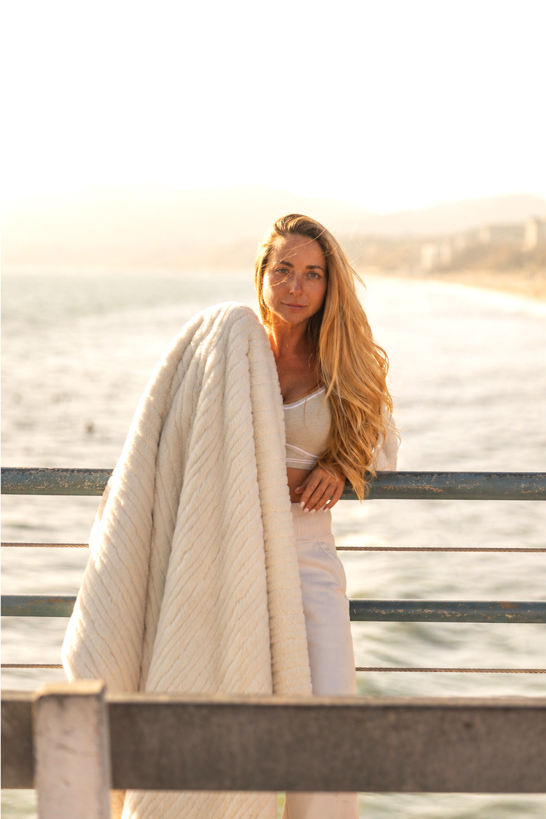 Malibu Faux Fur Throw Blanket, Alternate, color, Ivory