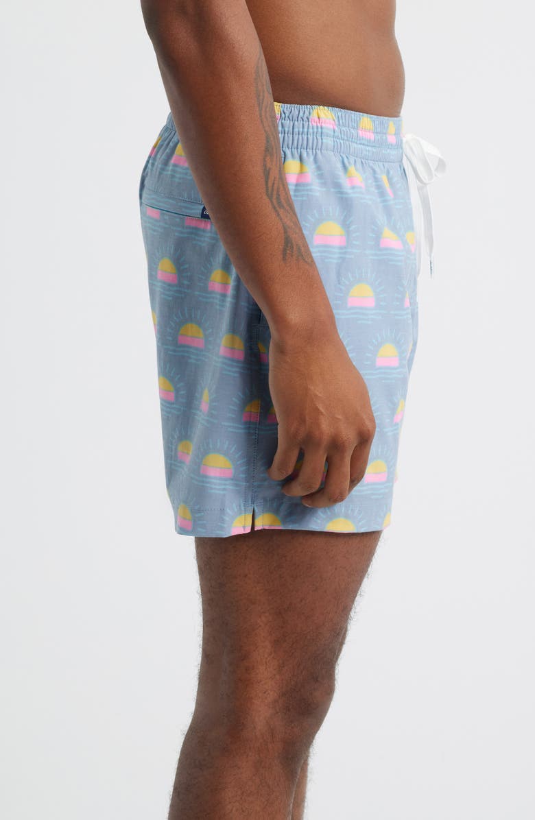 Chubbies Heat Waves Classic 5.5-Inch Swim Trunks, Alternate, color, Dusty Blue