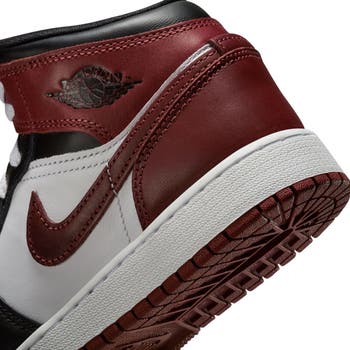 Air Jordan 1 Mid SE Basketball Sneaker