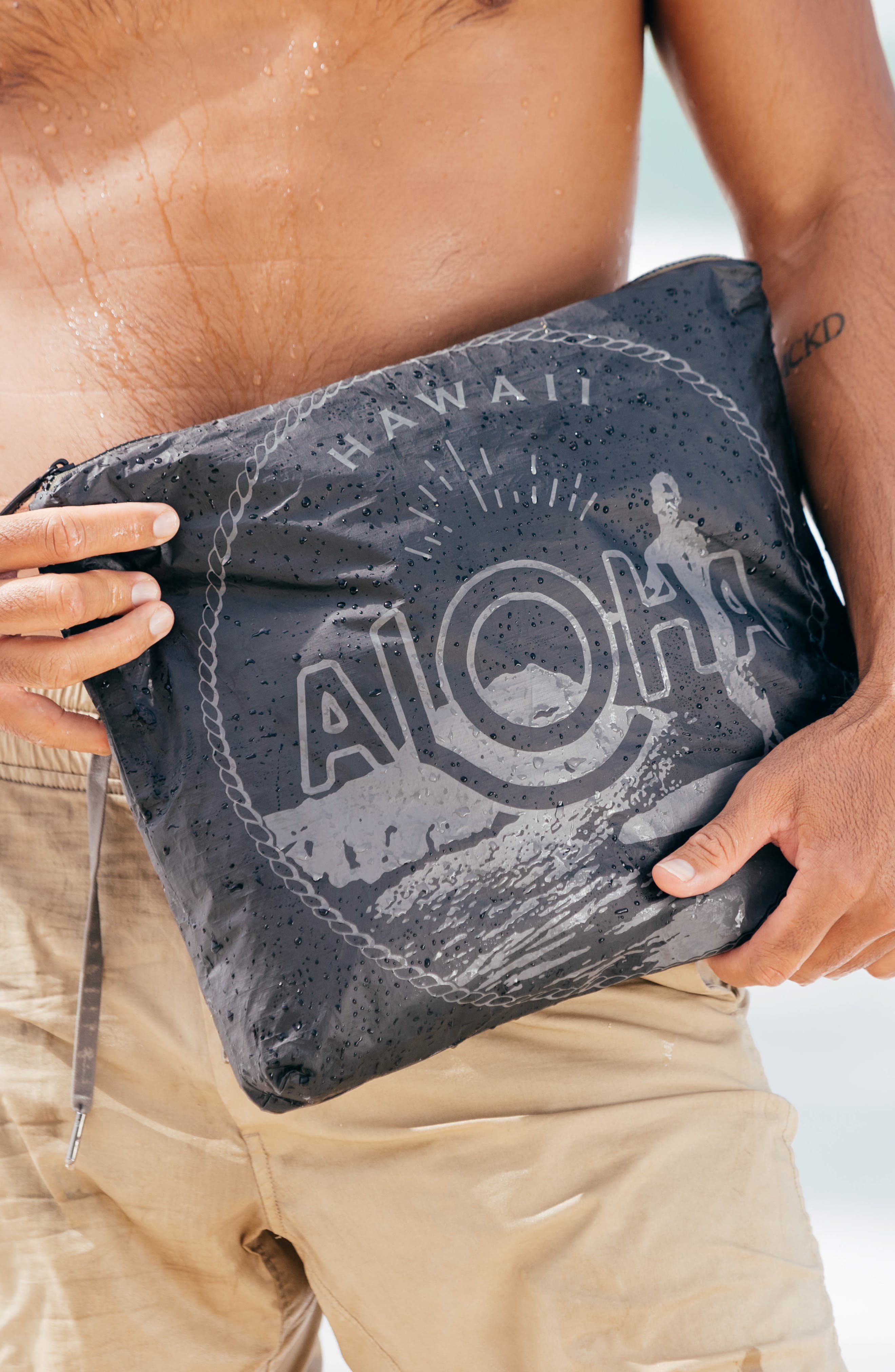 Aloha Collection Aloha Waikiki Seal Max Pouch, Alternate, color, Charcoal/ Black