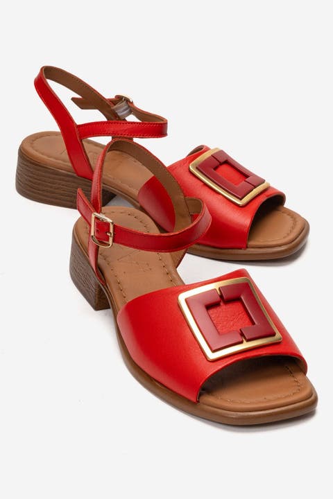 Svelte Leather Buckle Sandal