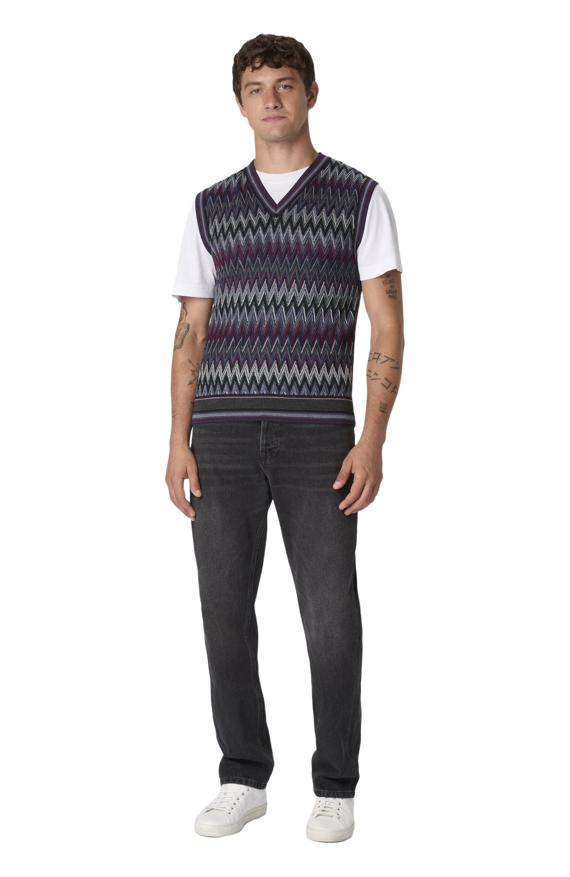 V-neck Vest With Zigzag Pattern