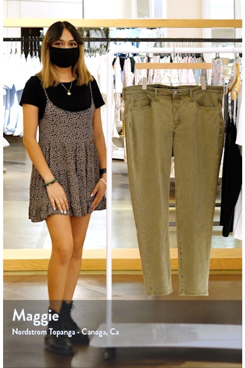 Sheri Slim Ankle Jeans video