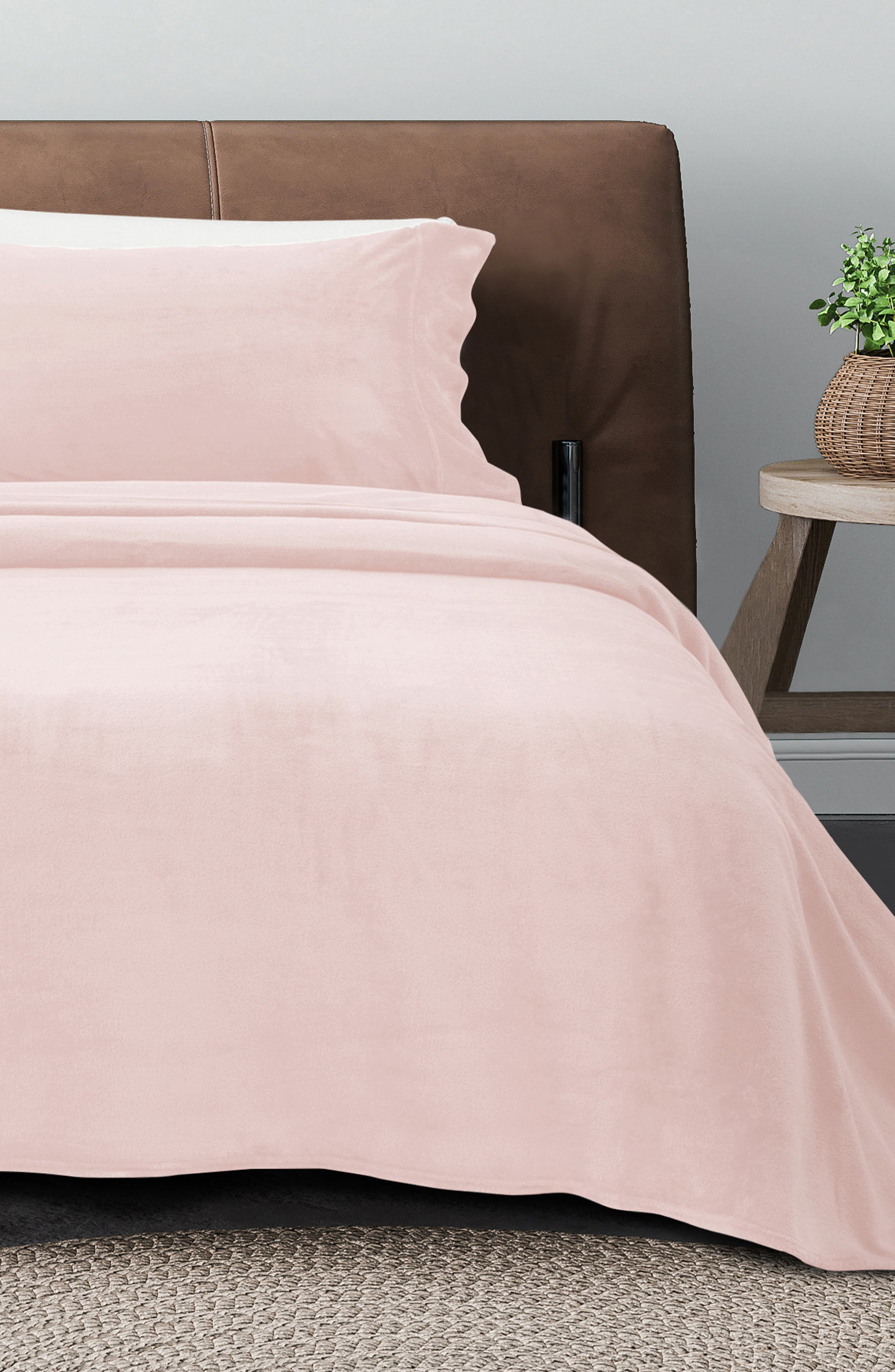 BLUSH PINK
