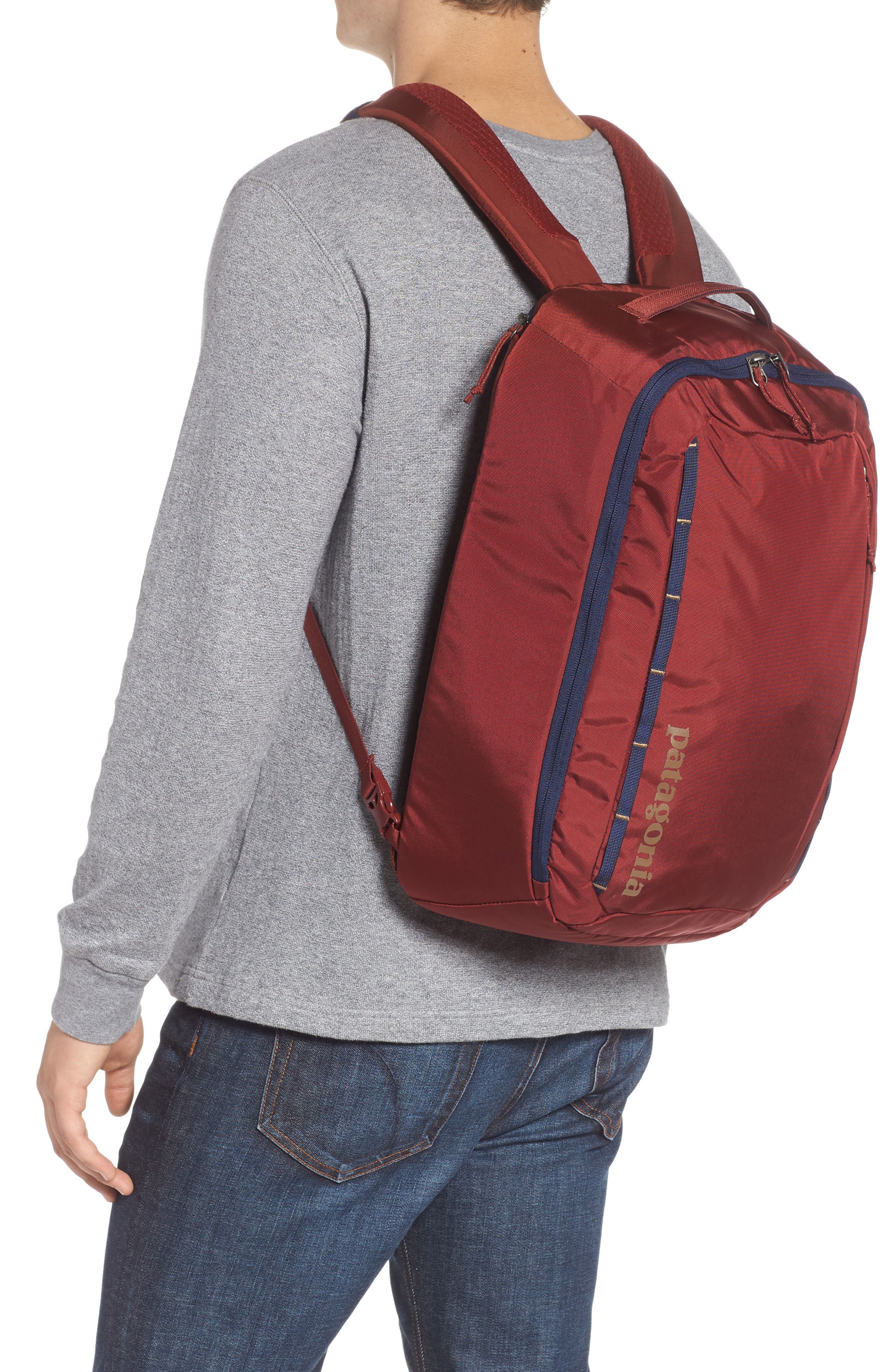 Tres 25-Liter Convertible Backpack, Alternate, color, OXIDE RED
