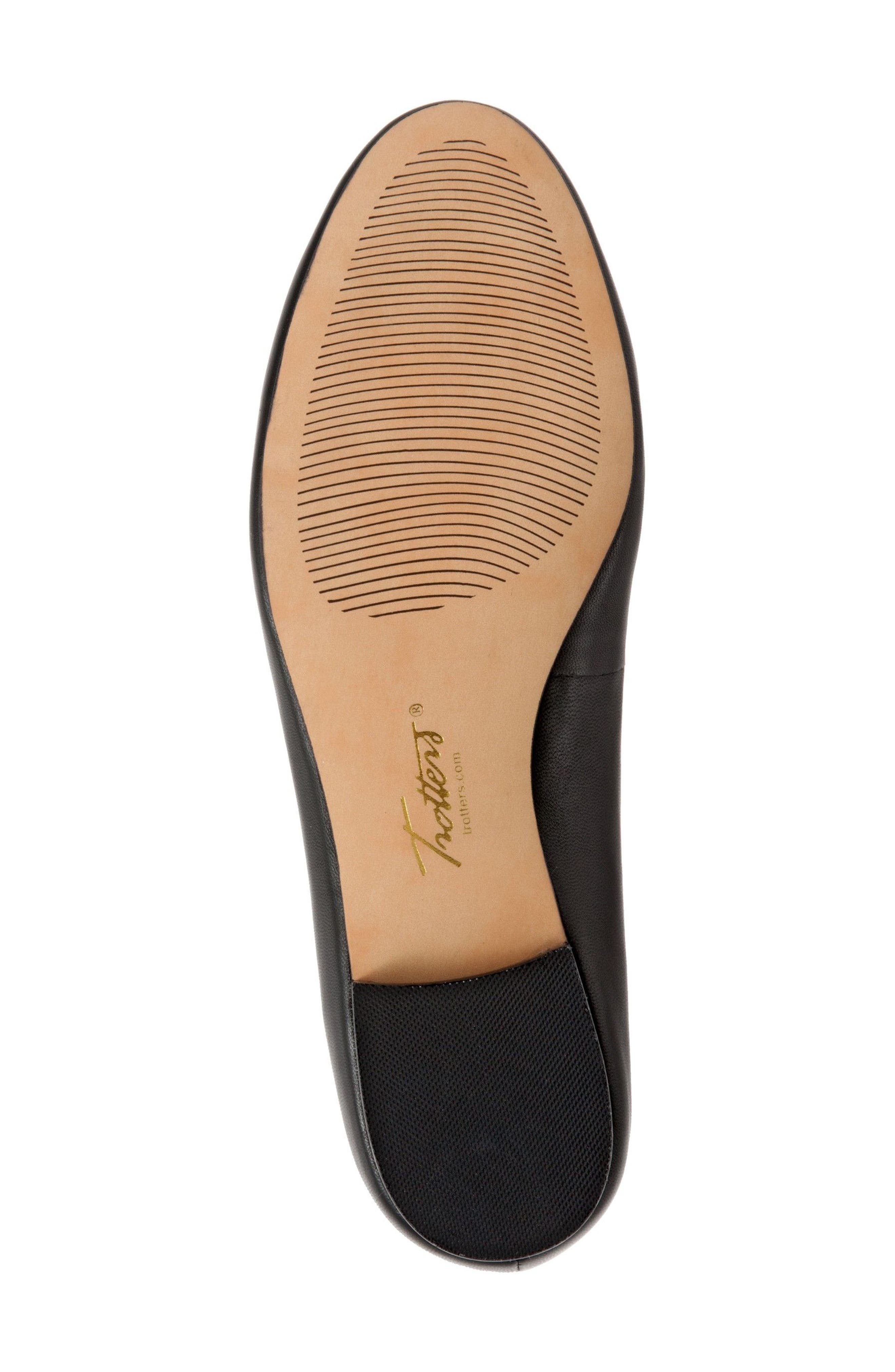 Trotters 'Caroline' Tassel Loafer, Alternate, color, 