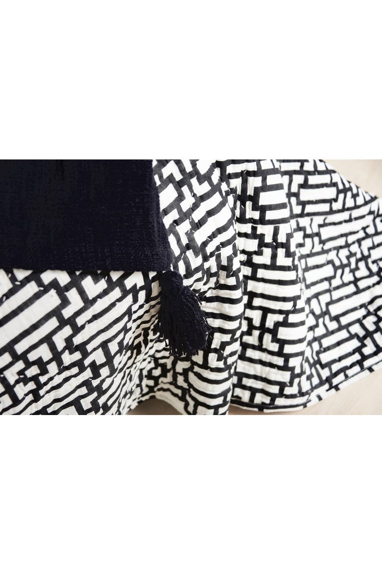 Naya Quilt, Alternate, color, Black