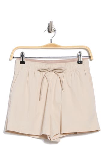 Yogalicious Halo Woven Pace Perfection Shorts In Neutral