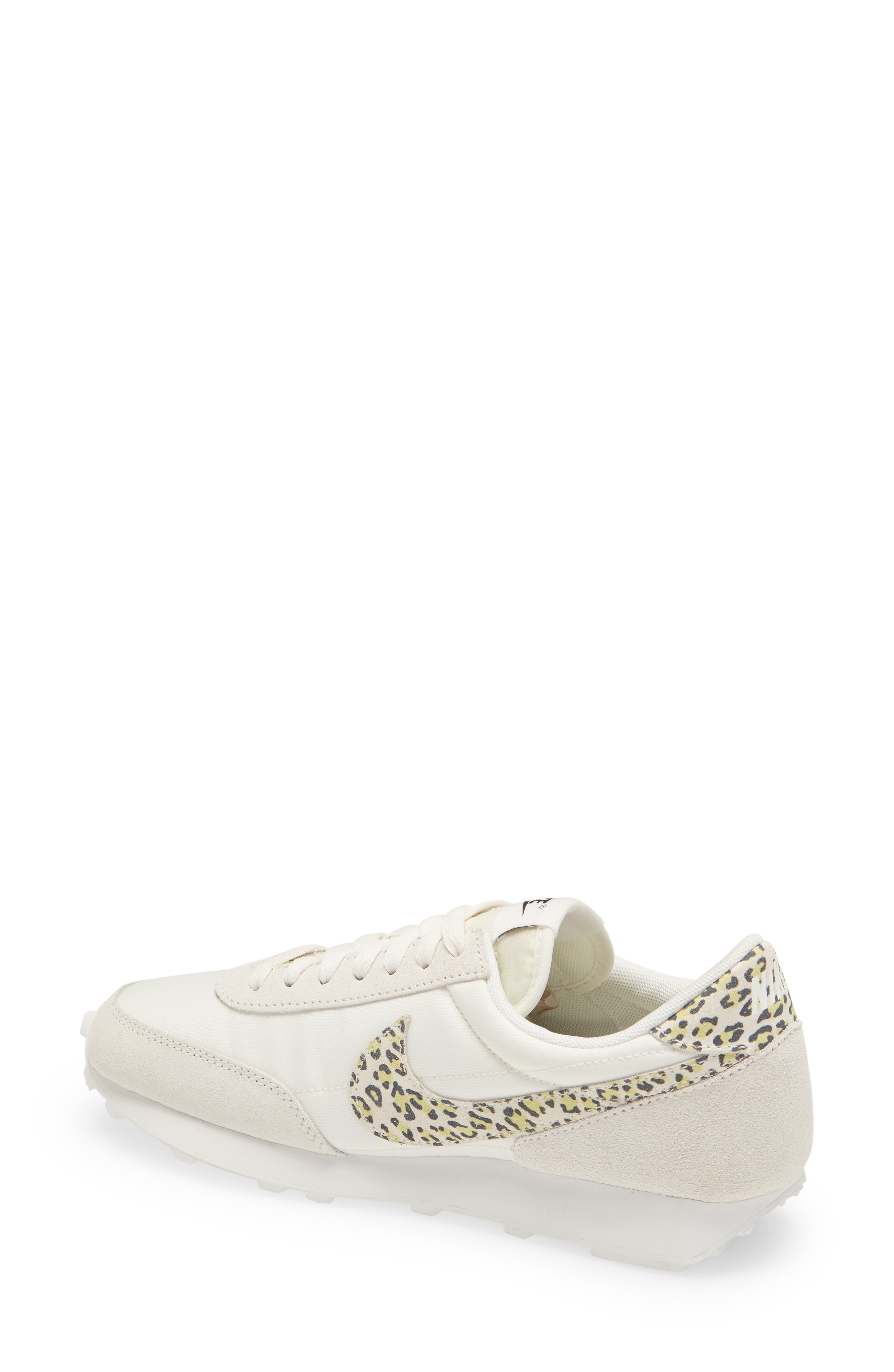 Nike DayBreak SE Sneaker, Alternate, color, 