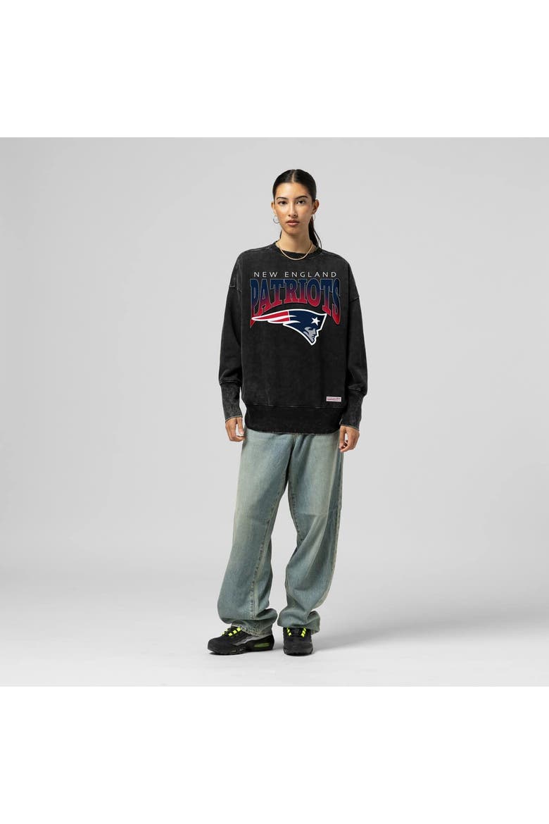 Women's Mitchell & Ness  Black New England Patriots Delineate Mineral Wash Crewneck Sweatshirt, Main, color, Black