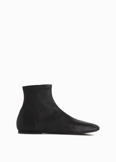 Round Toe Stretch Leather Bootie