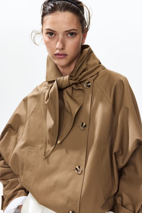 Short trench coat with scarf