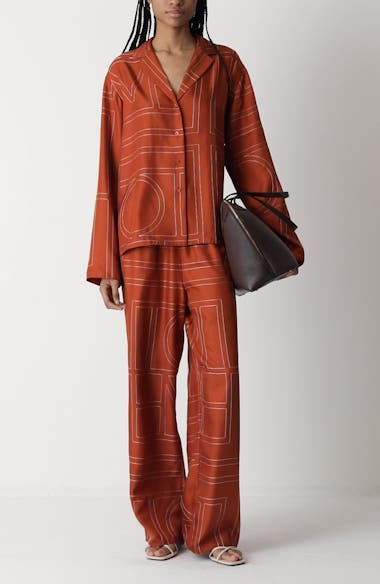 25SS■TOTEME■シルク Monogram シャツ&パンツセットアップ TOTEME Monogram Embroidered Silk Button-Up Shirt | Nordstrom