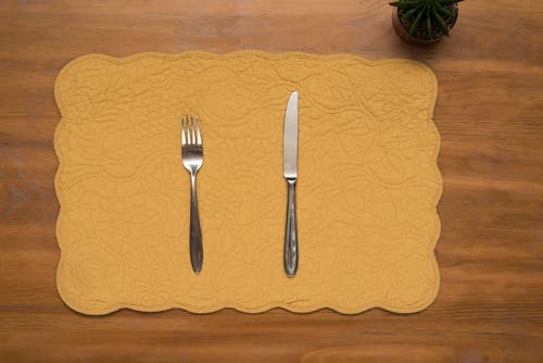 C & F Home C&f Home Christiana Honey Reversible Machine Washable Scallop Quilt Placemats Set Of 6 In Multi