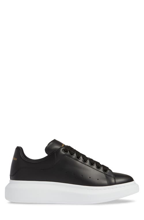 Alexander Mcqueen Round Head Lacing Low-cut Casual Sneakers In Black