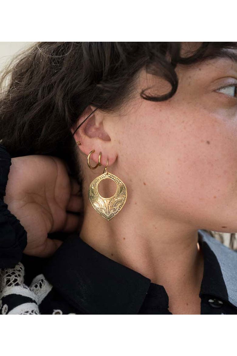 Yashi Embossed Statement Earring, Alternate, color, Gold