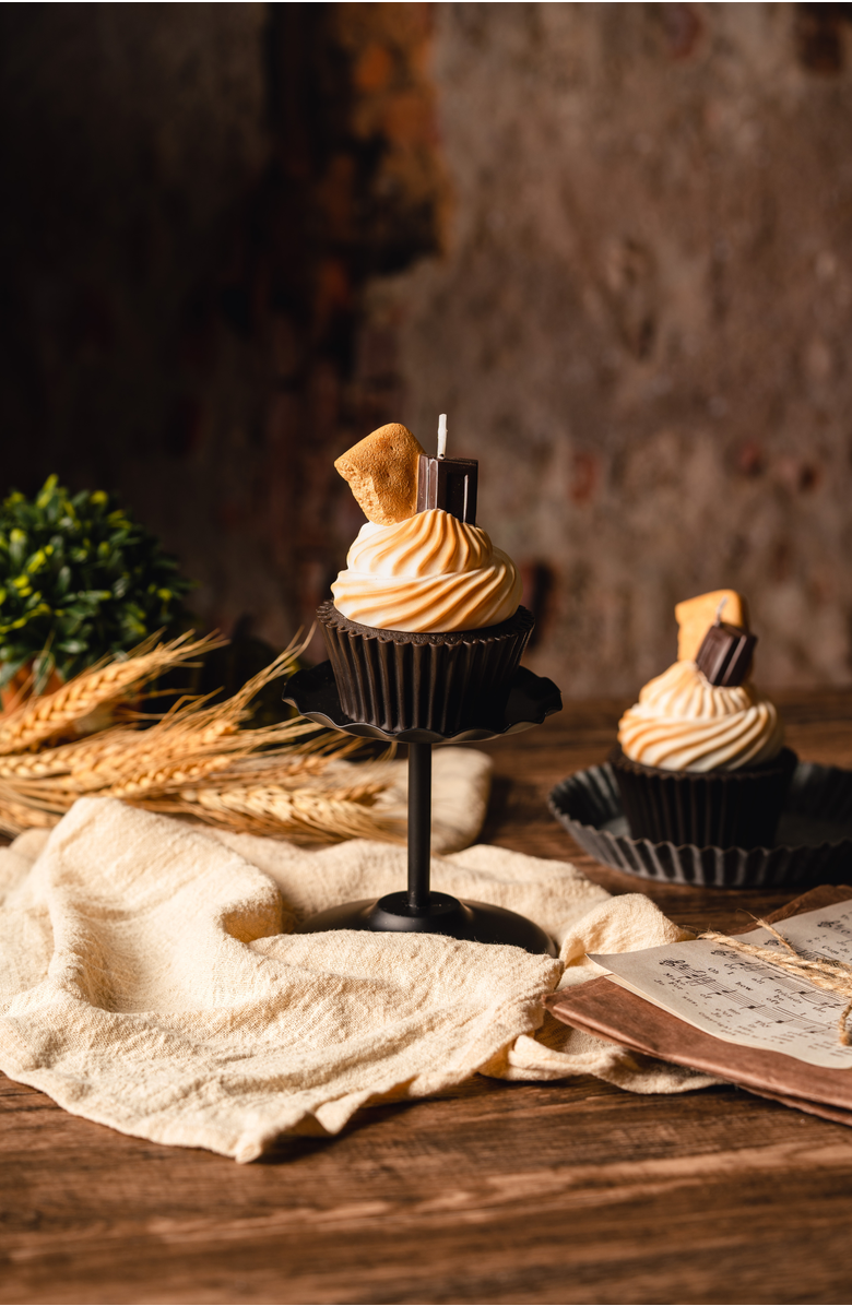 Southlake gifts S'more Cupcake Candle, Alternate, color, Dark Brown / Tan