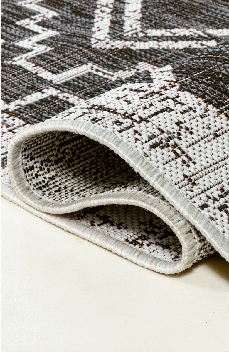 JONATHAN Y Marokko Diamond Medallion Indoor/Outdoor Area Rug, Alternate, color, Black/Ivory