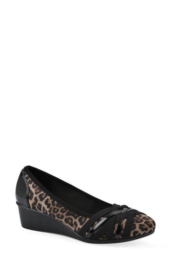 Cliffs By White Mountain Bowie Wedge Pump In Animal Print