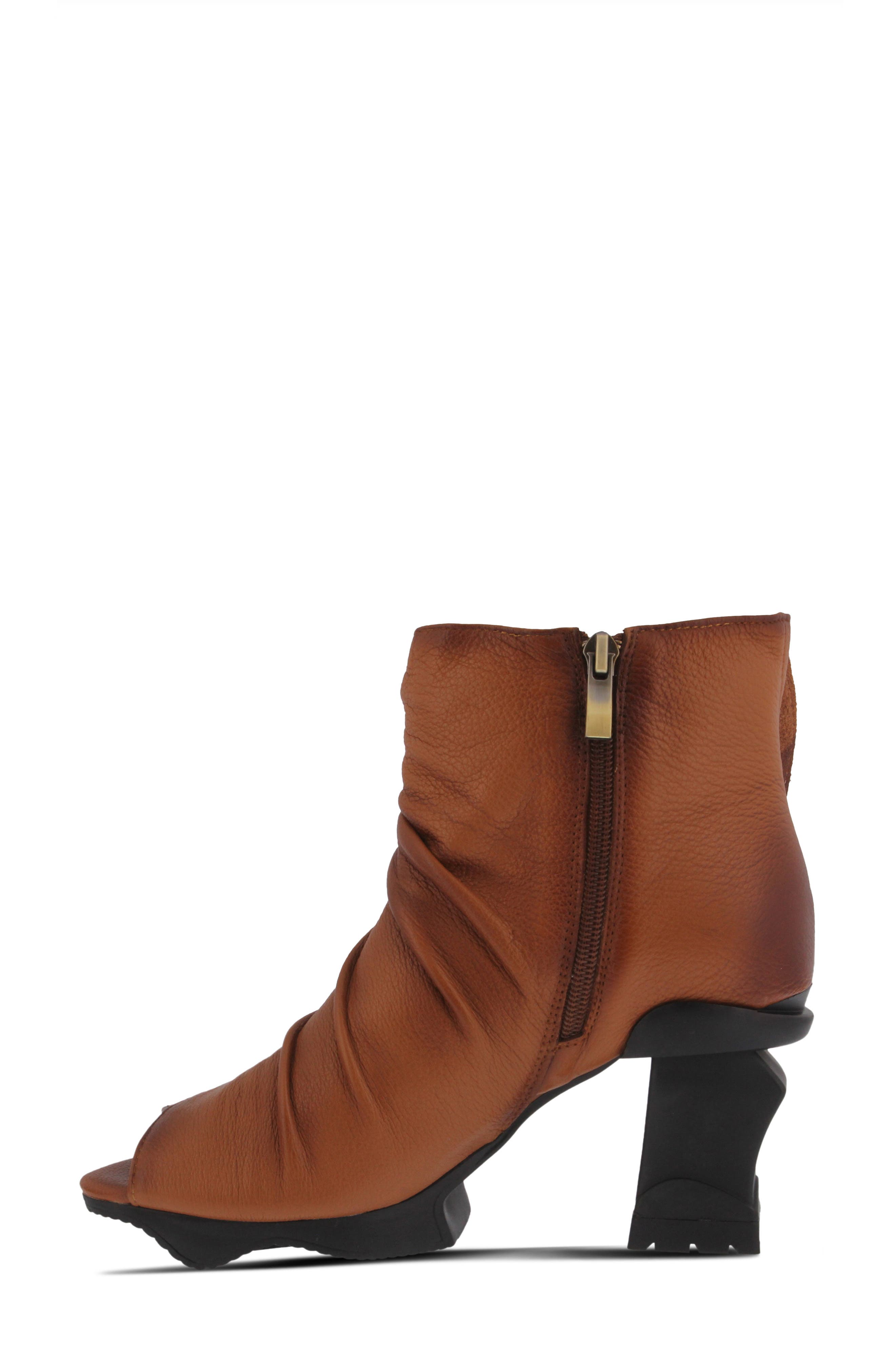 L'Artiste Nesgara Sandal, Alternate, color, CAMEL LEATHER