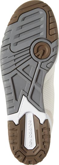 550 Basketball Sneaker