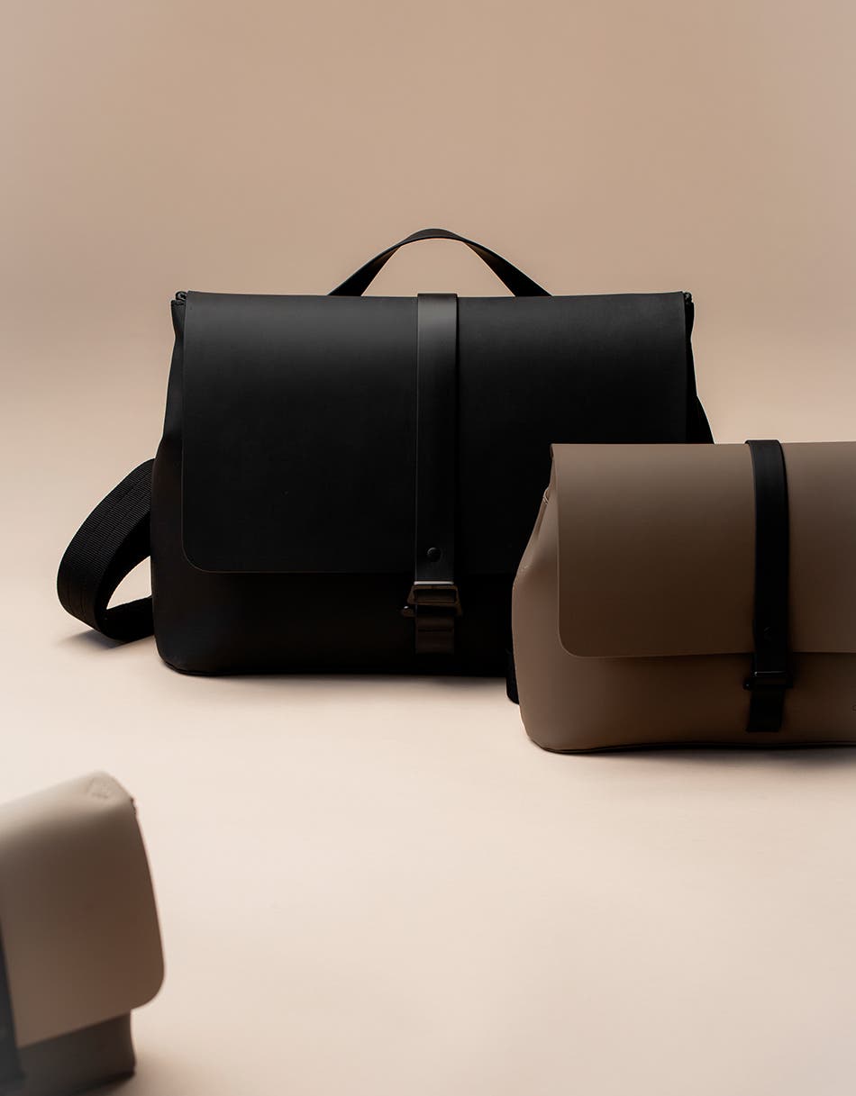 Spläsh Crossbody Large 14", Alternate, color, Black