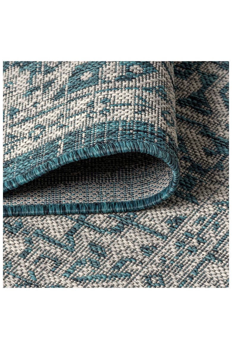 Sinjuri Medallion Textured Weave Indoor/Outdoor Area Rug, Alternate, color, Teal Blue/Gray