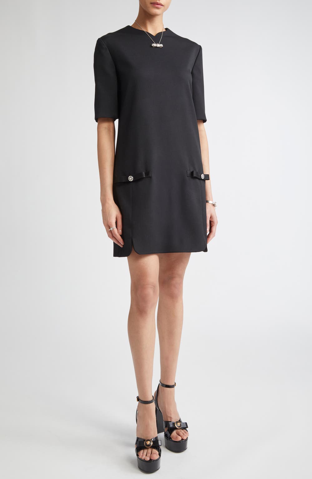 Medusa Short Sleeve Shift Dress, color, BLACK