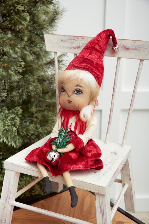 Gallerie Ii Kaitlin Girl Joe Spencer Gathered Traditions Christmas Art Doll Figure In Red