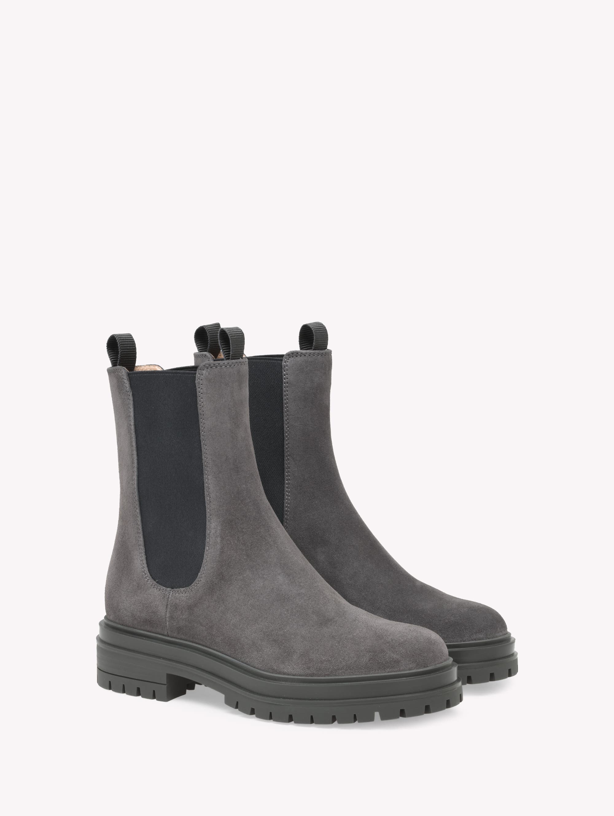 Chester Boots - image 4