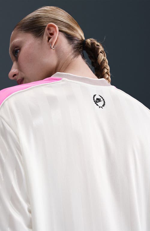 Nike Sportswear V-neck Graphic Jersey In White