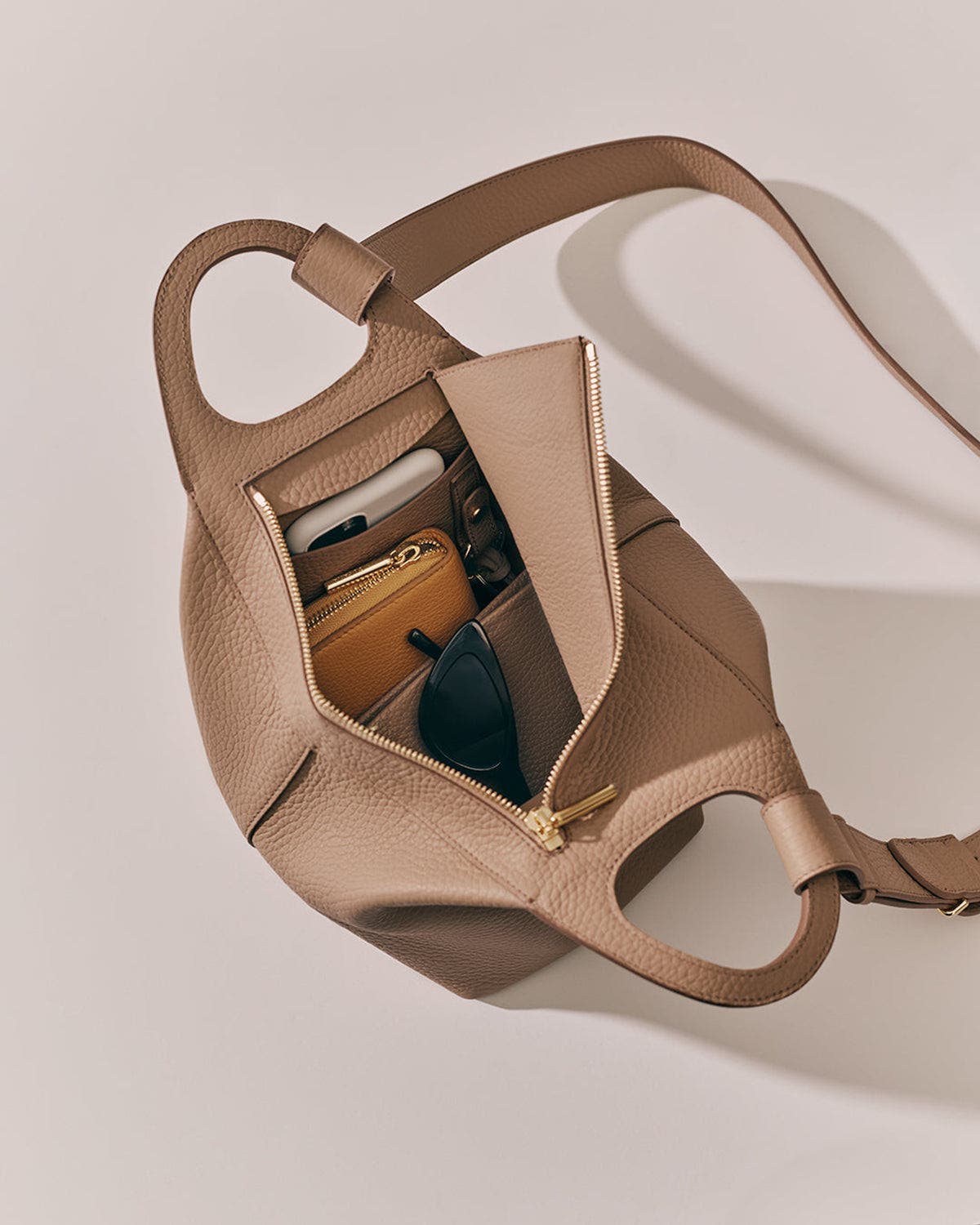 Cuyana Paloma Bag, Alternate, color, Cappuccino