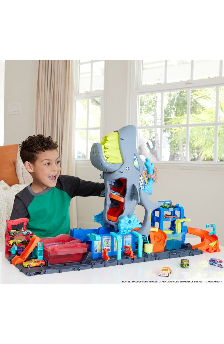 Hot Wheels City Ultra Shark Car Wash with Color Reveal Toy Car in 1:64 Scale Playset, Alternate, color, 