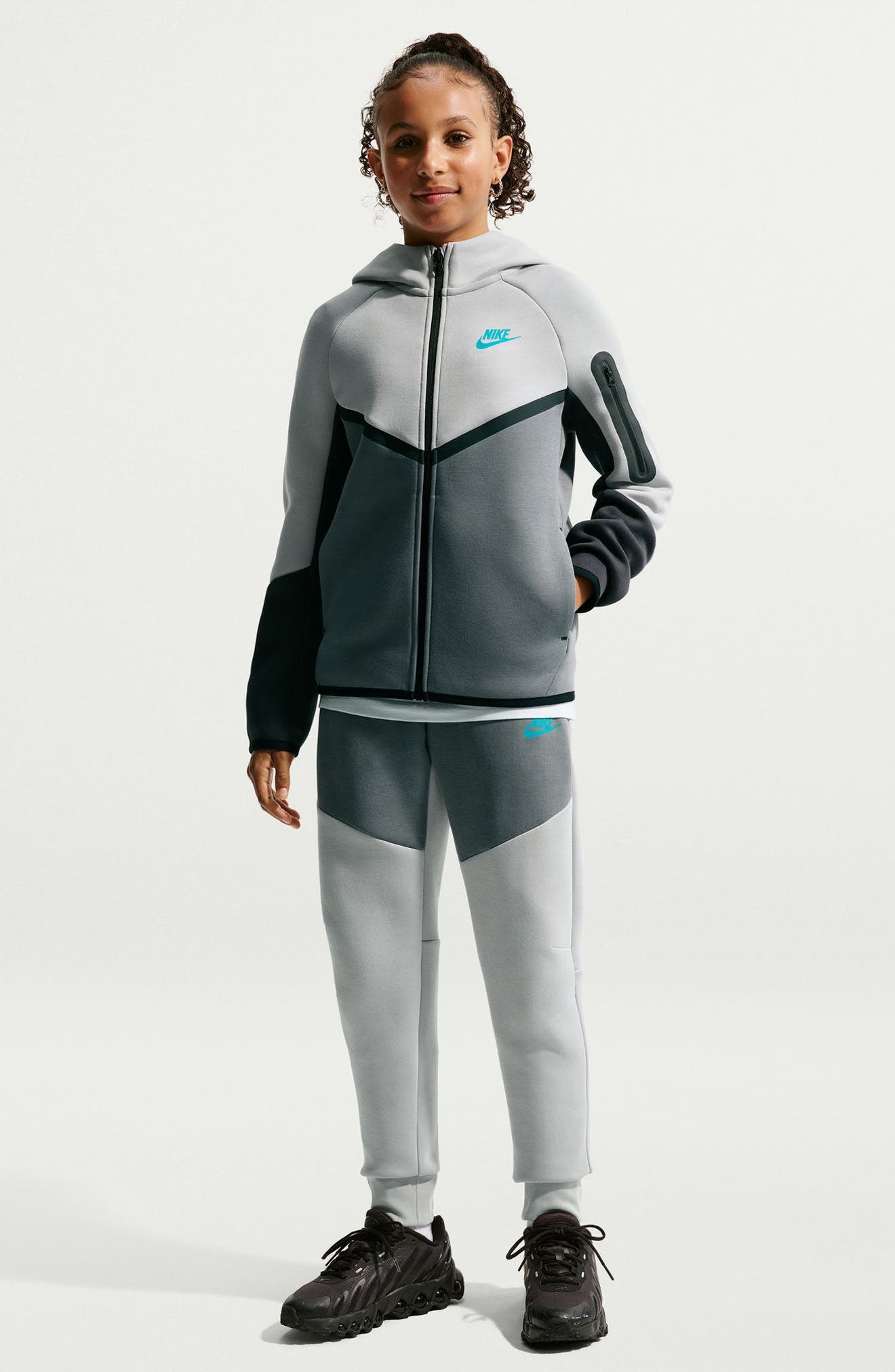 LIGHT SMOKE GREY/ BLACK