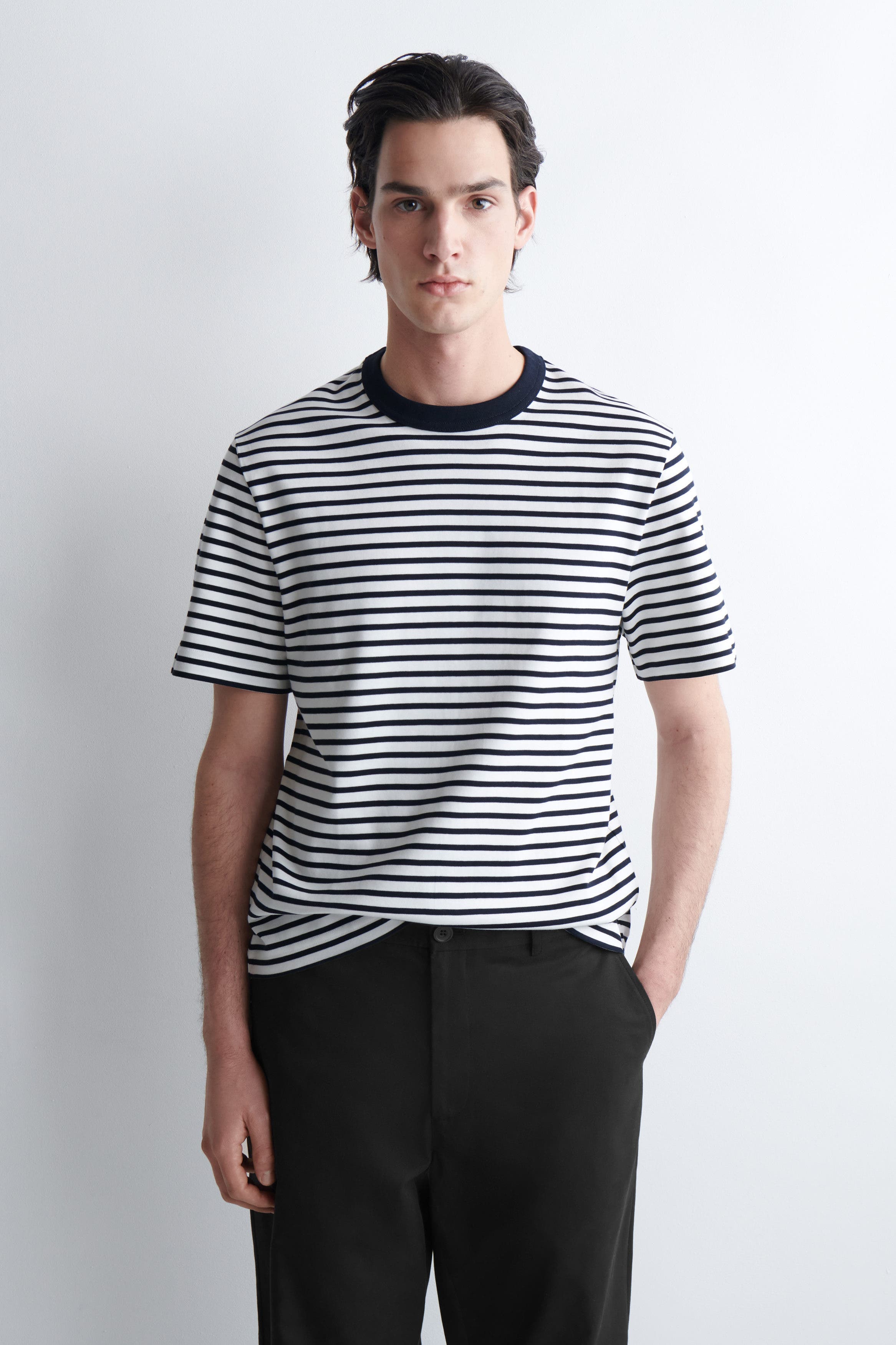selected NAVY / WHITE / STRIPED