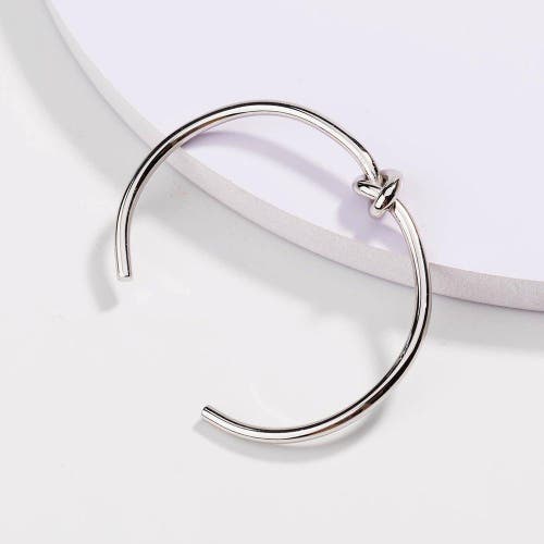 Hollywood Sensation Love Knot Bracelet -gold Knot Bracelet In Silver