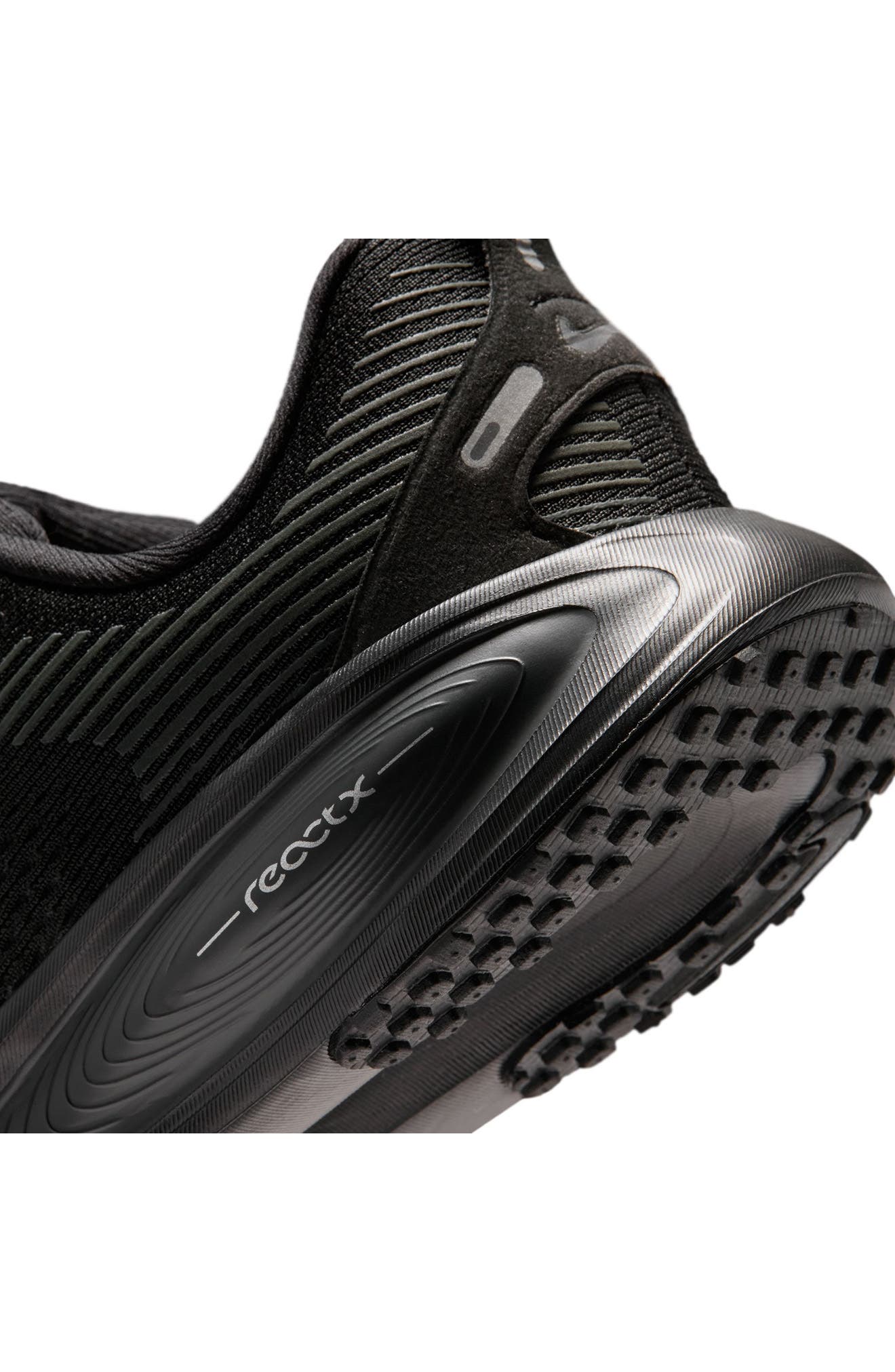 Nike Kids' Vomero 18 Running Shoe — фото 8
