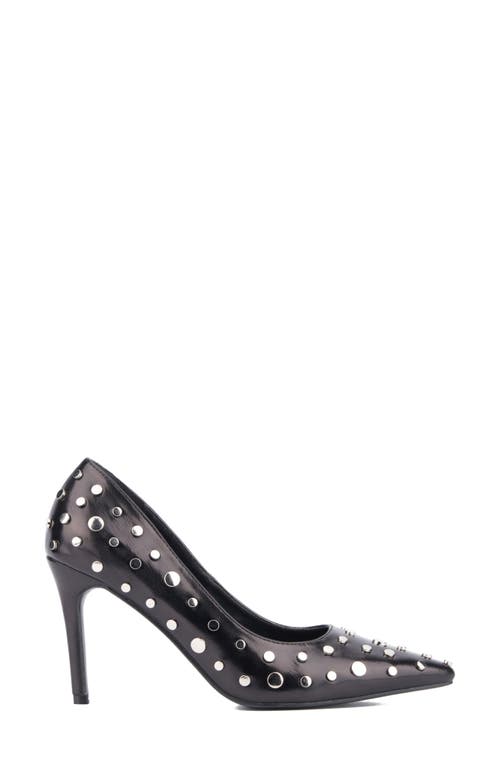Torgeis Zoelle Studded Pump In Black