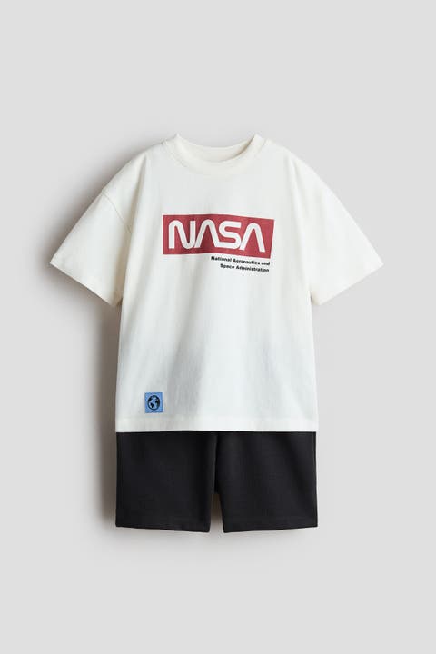 2-piece t-shirt and sweatshorts set