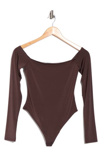 Alice And Olivia Alice + Olivia Anna Off-the-shoulder Long Sleeve Bodysuit In Brown
