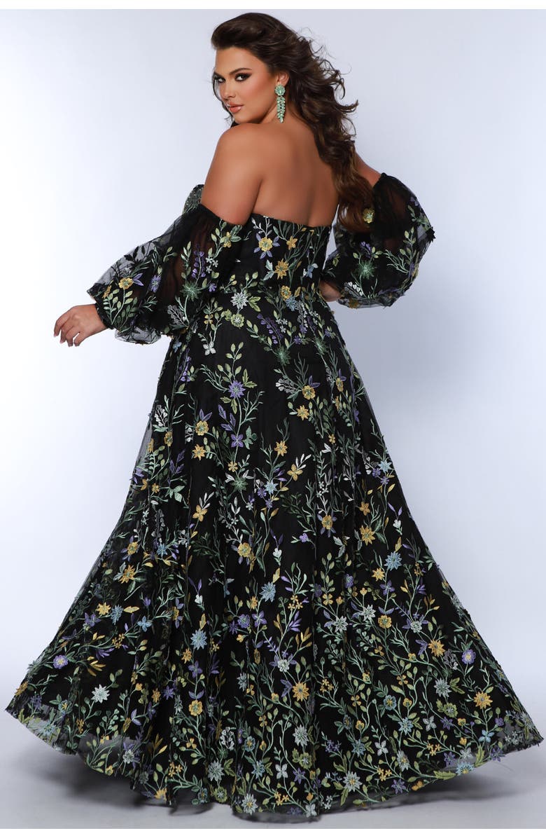 Sydney's Closet Floral Sweetheart Neckline Plus Size A-Line Gown, Alternate, color, Black Floral