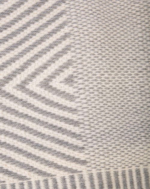 Voz Chevron Scarf In Ivory/grey