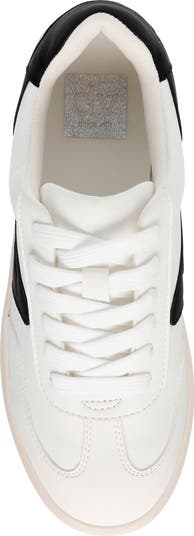 Voyage Sneaker