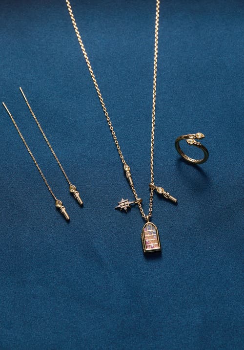 Alex And Ani Harry Potter Great Hall Candle Threader Earrings In Gold