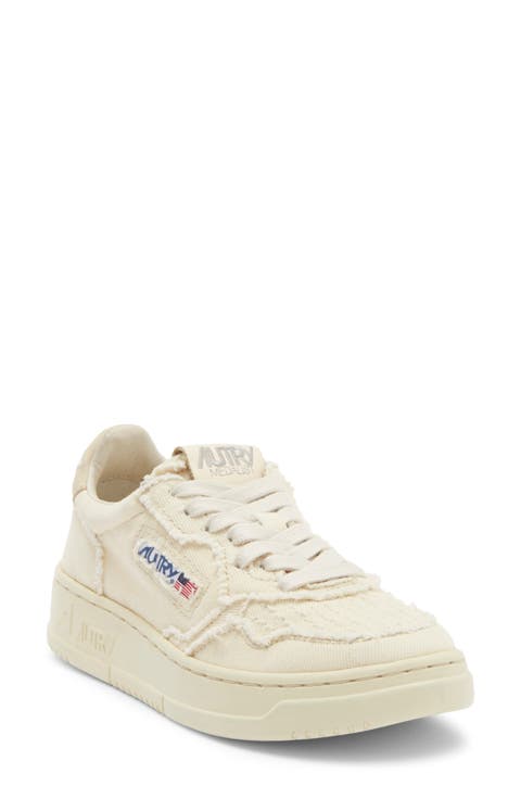 Medalist Low Sneaker
